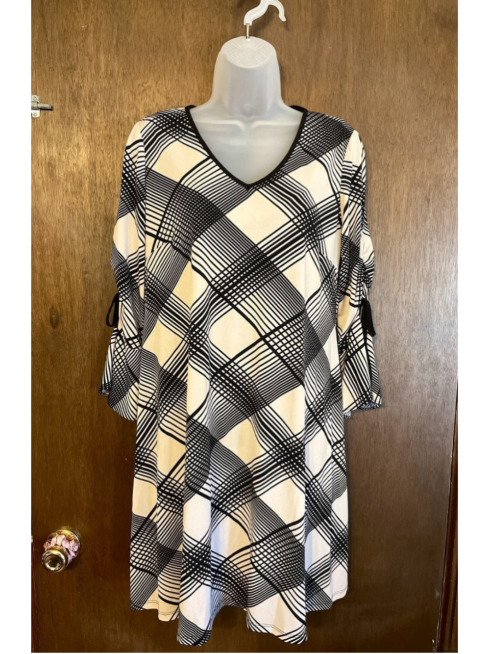 Gabby Skye dress Plaid V Neck Grandmacore